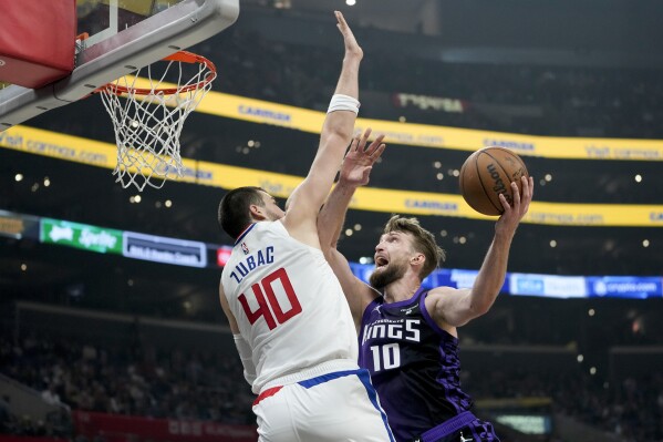 Kings beat Clippers 123 107 behind Fox and hand LA back to back